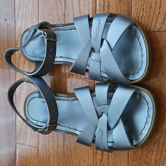 Salt Water Sandals by Hoy - Metallic Silver Kids Sandals - Picture 1 of 4